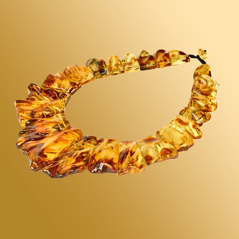 Колье из янтаря